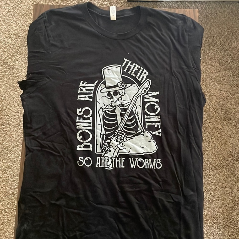 I think you should leave graphic tee